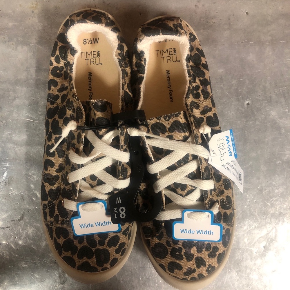 Time & True Women's Casual Slip On sneakers. Wide width 8.5 leopard print